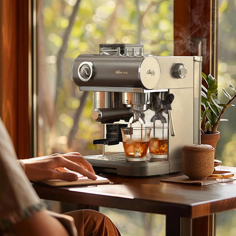 Máquina de café semiautomática com moedor