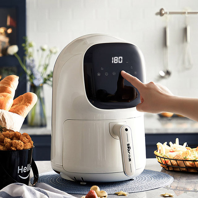 Astronauta Smart Air Fryer com janela visível