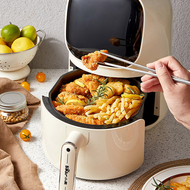 Astronauta Smart Air Fryer com janela visível